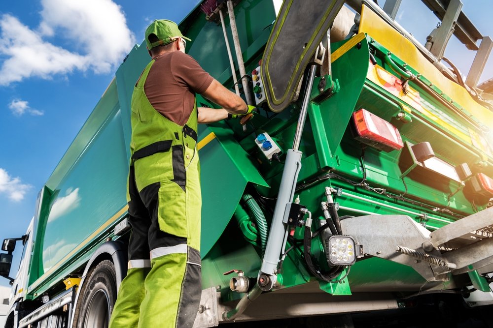 Can You Pass Garbage Trucks Florida Law Explained Anidjar Levine